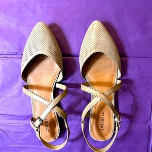 Indigo Rd Beige Closed Toe Sandals 8.5 M